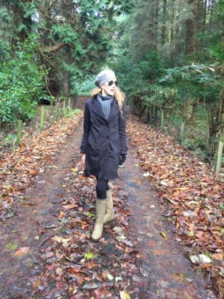Uniqlo coat, trenchcoat, raincoat, Beret, grey scarf, wool scarf, Le Chameau boots, black skinny jeans, Autumn leaves, scotland, woodland, Scottish Woodland