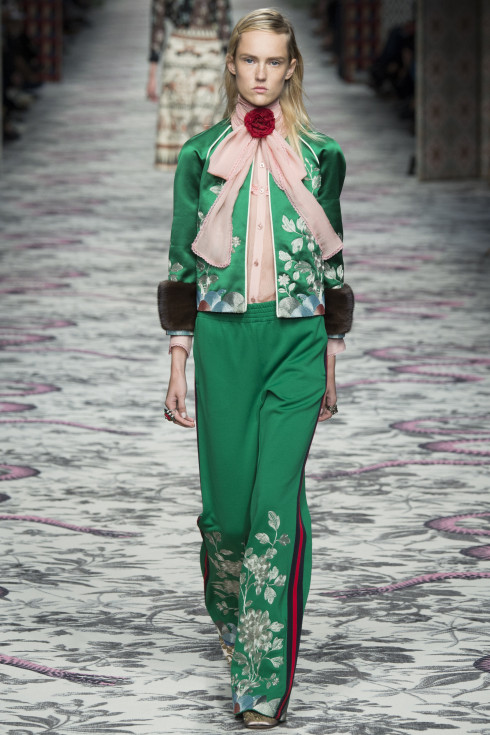 Gucci, green jacket, green trousers, trouser suit, Spring Summer Ready To Wear 2016, women's fashion, catwalk photograph , fashion models, themodeledit.com